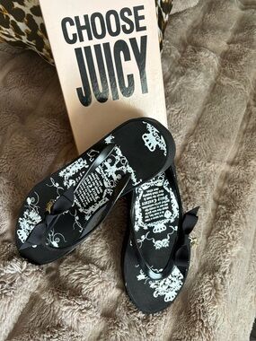 Vintage NEW Juicy Couture Carmen Flip Flop Sandals Black White Fairytale Story 9